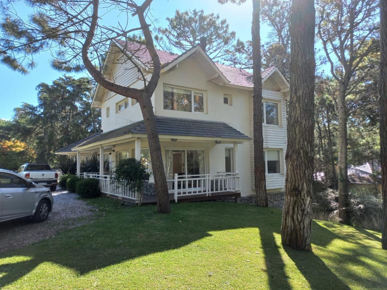 CHALET EN CARILO, Entorno natural con Piscina y Quincho