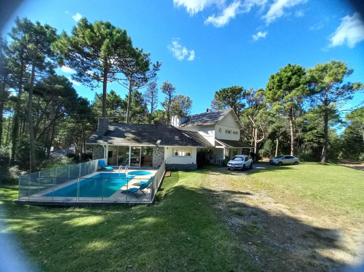 CHALET EN CARILO, Entorno natural con Piscina y Quincho