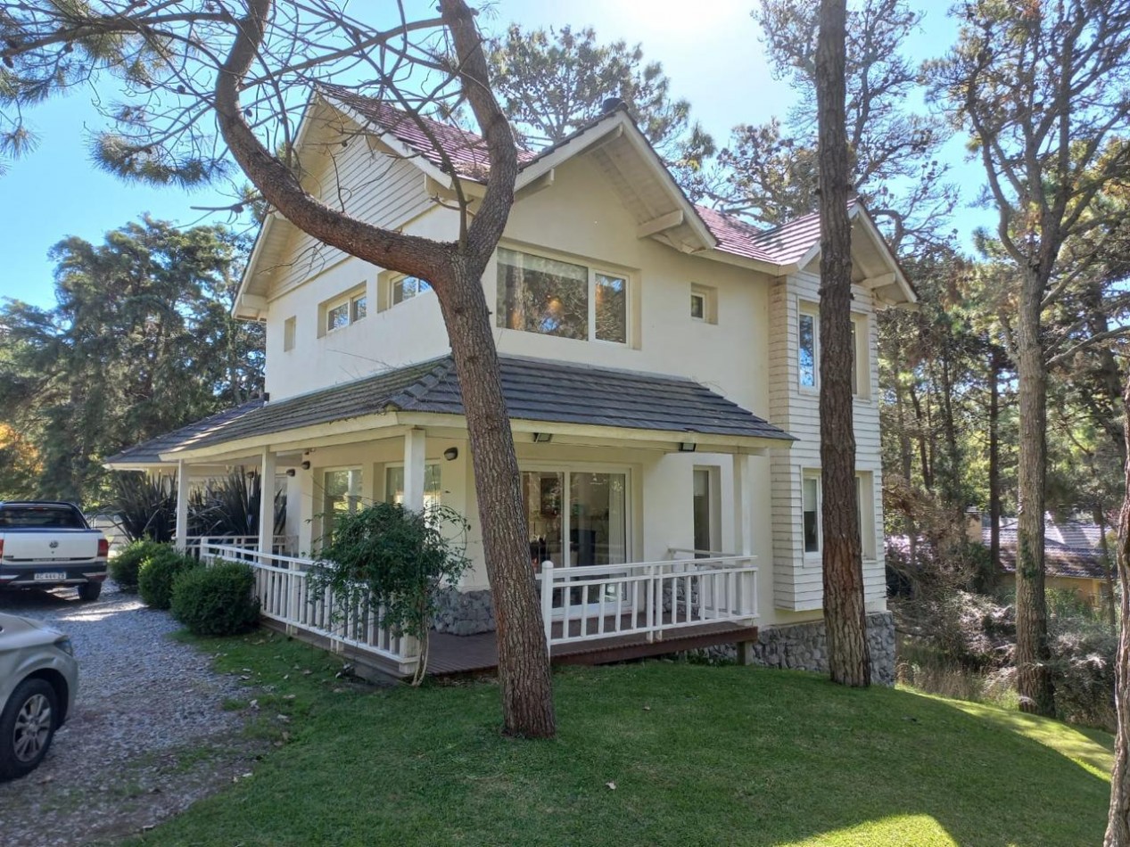 CHALET EN CARILO, Entorno natural con Piscina y Quincho