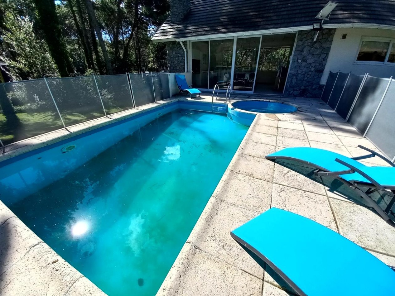 CHALET EN CARILO, Entorno natural con Piscina y Quincho