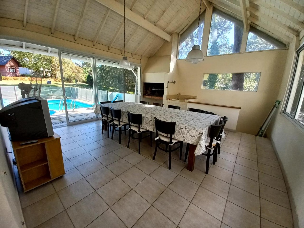 CHALET EN CARILO, Entorno natural con Piscina y Quincho