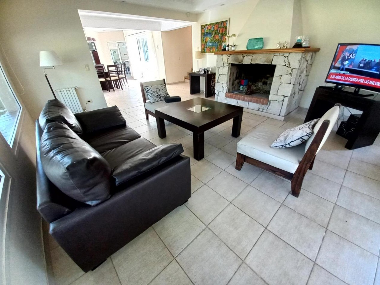 CHALET EN CARILO, Entorno natural con Piscina y Quincho