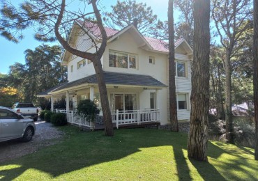 CHALET EN CARILO, Entorno natural con Piscina y Quincho