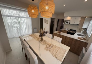 ¡INGRESO EXCLUSIVO! Imponente Propiedad de 5 Ambientes con Garage y Terraza